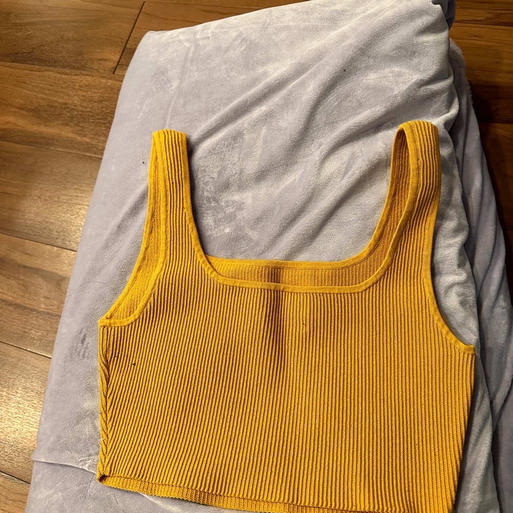 Aritzia Babaton tank top yellow size L